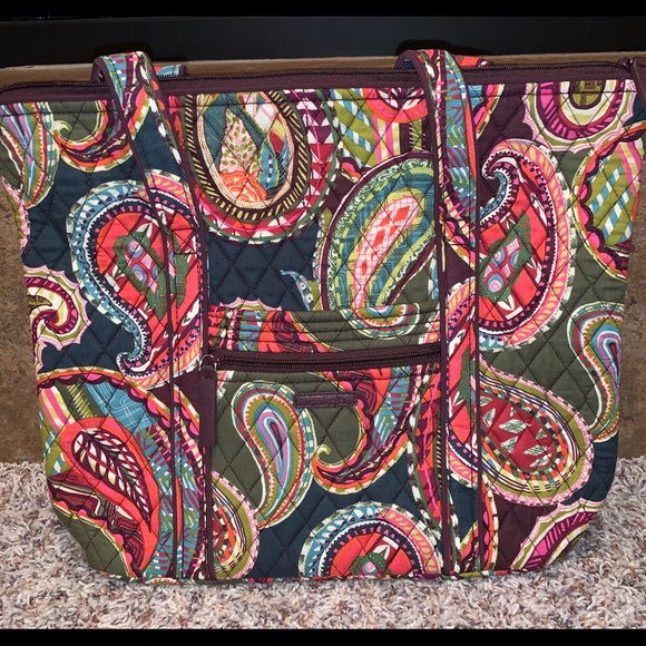 Vera Bradley - Small Vera Tote - Heirloom Paisley - Picture 1 of 2